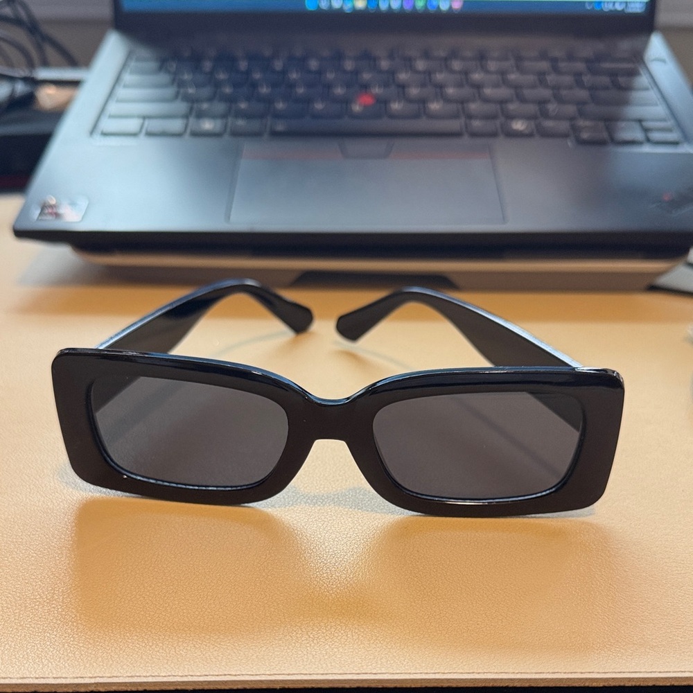 Y2K Rectangle Black Sunglasses